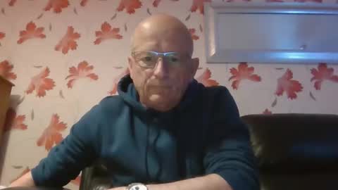 Snapshot of antmatt2025 chatting on November 21, 2025, 2:16 pm antmatt2025 online show from November 21, 2025, 2:16 pm