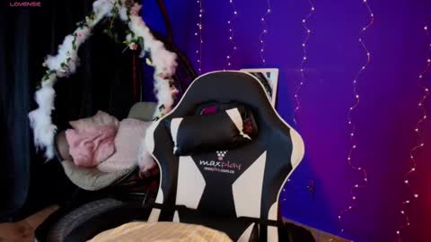 Antonella online show from December 17, 2025, 3:45 am