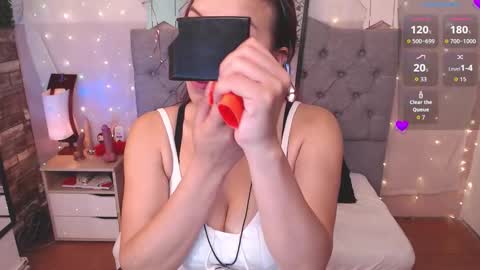 antolyh_c online show from November 21, 2025, 1:54 pm