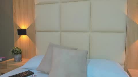 A N T O N E L L A  online show from November 6, 2025, 12:17 pm