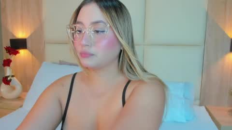 Snapshot of antonella_cutie_ chatting on June 6, 2026, 12:21 pm A N T O N E L L A online show from June 6, 2026, 12:21 pm