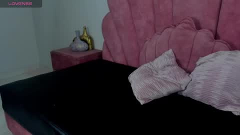 antonella_foxxxx online show from December 16, 2025, 3:06 pm