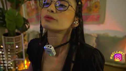 Nell. online show from November 8, 2025, 4:01 am