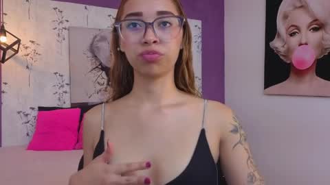 Antonella online show from May 21, 2026, 12:56 pm