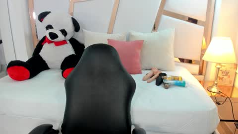 Antonella Moon 7 online show from February 19, 2026, 3:35 am