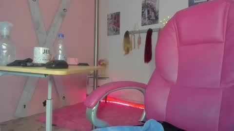 Snapshot of antonellakling_ chatting on February 13, 2025, 12:00 pm ANTONELLA online show from February 13, 2025, 12:00 pm