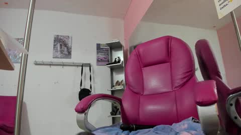 Snapshot of antonellakling_ chatting on December 14, 2025, 11:48 am ANTONELLA online show from December 14, 2025, 11:48 am