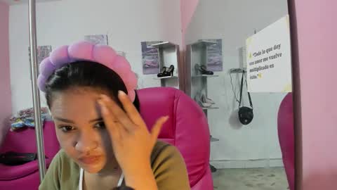 Snapshot of antonellakling_ chatting on January 12, 2026, 11:48 am ANTONELLA online show from January 12, 2026, 11:48 am