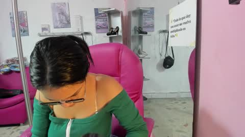 Snapshot of antonellakling_ chatting on January 13, 2026, 1:05 pm ANTONELLA online show from January 13, 2026, 1:05 pm