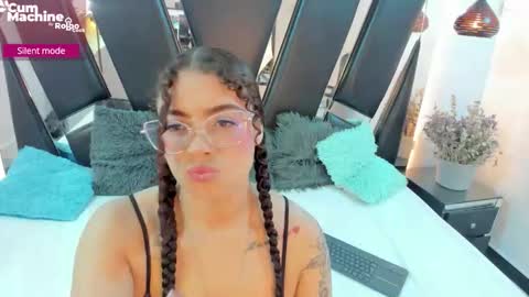 Snapshot of antonellepiercee chatting on September 21, 2025, 11:34 am A N T O N E L L E online show from September 21, 2025, 11:34 am