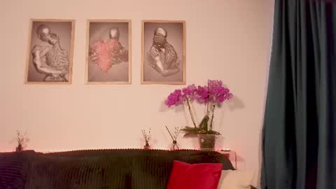 Antonia online show from June 25, 2026, 5:12 am