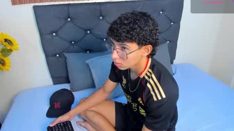 Snapshot of antoniio_miller chatting on December 16, 2025, 12:54 pm Antonio online show from December 16, 2025, 12:54 pm