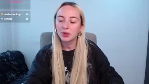 Snapshot of anttoniia chatting on January 3, 2025, 9:57 pm Antonia online show from January 3, 2025, 9:57 pm