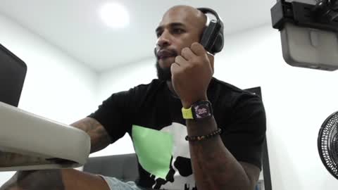 Snapshot of antwanblack11 chatting on December 9, 2024, 3:18 am antwanblack11 online show from December 9, 2024, 3:18 am