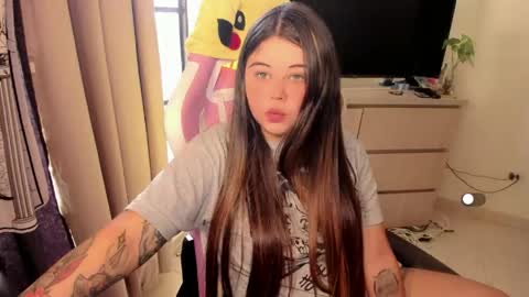   Independent model  online show from April 28, 2026, 9:09 pm