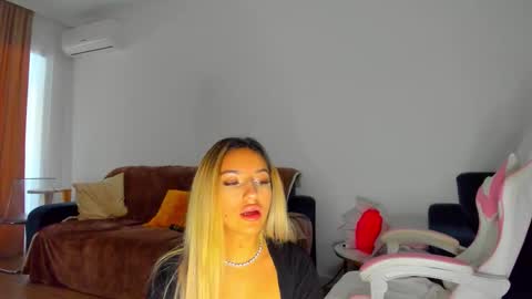 Snapshot of anya_belle_ chatting on January 11, 2026, 7:02 am Anya online show from January 11, 2026, 7:02 am