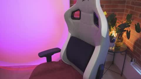 anya online show from September 8, 2025, 8:30 pm