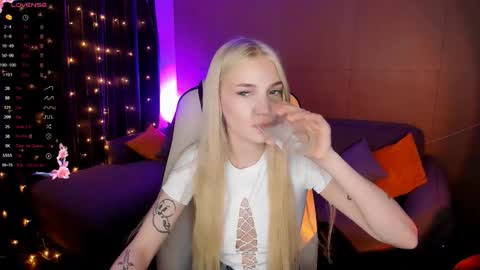 Snapshot of anyataylorr chatting on October 13, 2025, 2:11 am Anya online show from October 13, 2025, 2:11 am