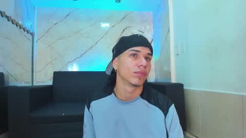 anyelo_sexyhot online show from October 12, 2025, 1:10 pm