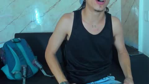 anyelo_sexyhot online show from October 17, 2025, 12:19 pm