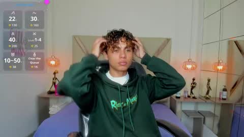 anyelotwink online show from June 3, 2026, 3:53 am