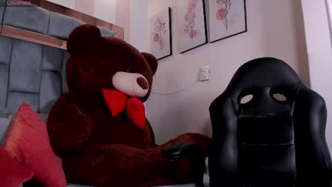 Anyi online show from August 1, 2026, 2:27 pm