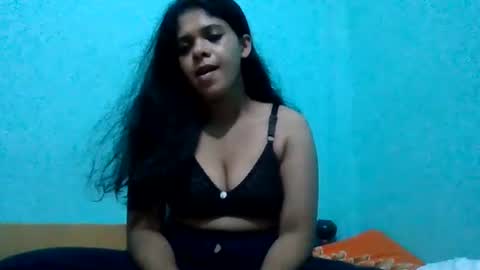 Snapshot of apa142817 chatting on June 30, 2026, 12:17 pm Aparalux online show from June 30, 2026, 12:17 pm