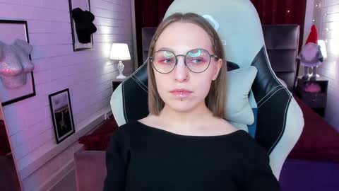 APHEX QUEEN online show from February 5, 2025, 1:44 pm