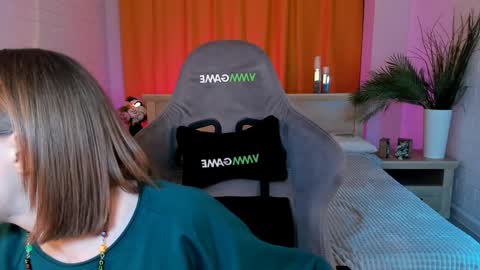 APHEX QUEEN online show from February 6, 2025, 1:32 pm