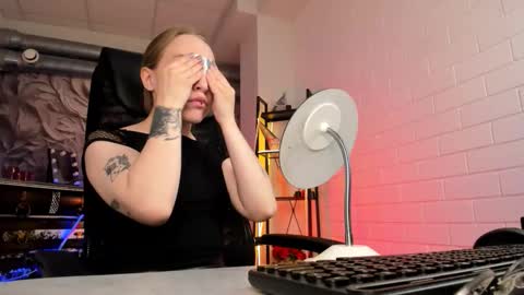 APHEX QUEEN online show from September 12, 2025, 9:09 am