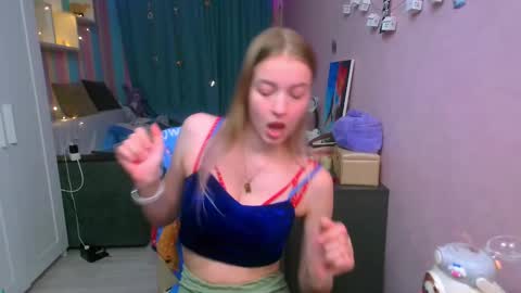 Snapshot of aphrodite_wow_ chatting on February 19, 2025, 4:00 pm Aphrodite online show from February 19, 2025, 4:00 pm