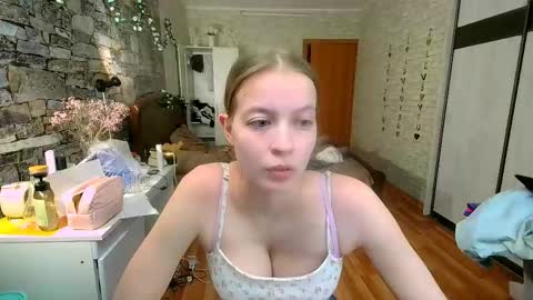 Aphrodite online show from May 1, 2026, 1:05 pm