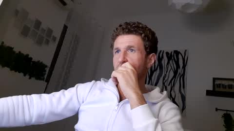 Snapshot of apollobest77 chatting on January 15, 2025, 7:01 pm apollobest77 online show from January 15, 2025, 7:01 pm