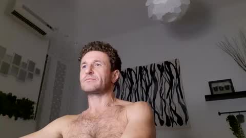 Snapshot of apollobest77 chatting on January 17, 2025, 8:11 pm apollobest77 online show from January 17, 2025, 8:11 pm