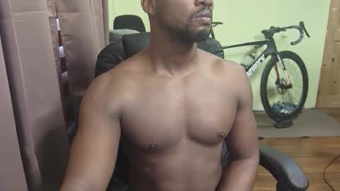 apollodarkmn online show from November 3, 2025, 7:48 pm