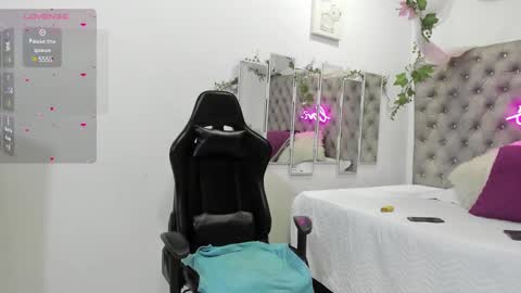 Snapshot of apolo_bianco_ chatting on December 4, 2024, 12:25 pm APOLO online show from December 4, 2024, 12:25 pm