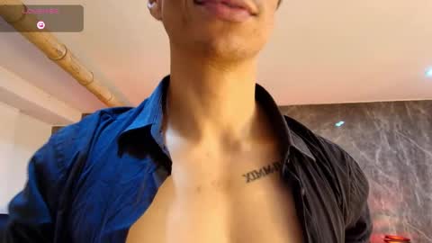 apolo_crus online show from May 25, 2026, 4:07 am