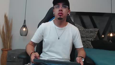 Snapshot of apolo_lopez chatting on October 23, 2025, 4:39 pm Apolo online show from October 23, 2025, 4:39 pm