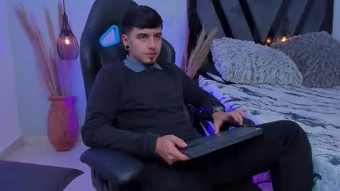 Snapshot of apolo_lopez chatting on November 29, 2025, 3:15 pm Apolo online show from November 29, 2025, 3:15 pm