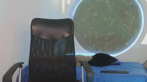 Apolo Lux  online show from March 10, 2026, 10:04 pm