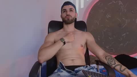 Apolo Lux  online show from March 16, 2026, 8:02 pm