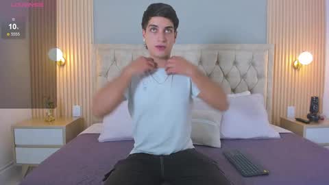 Snapshot of apolo_moon18 chatting on November 23, 2025, 3:06 am Apolo online show from November 23, 2025, 3:06 am