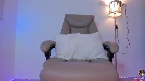 Snapshot of apoteosis_ chatting on November 4, 2025, 11:20 am Apo online show from November 4, 2025, 11:20 am