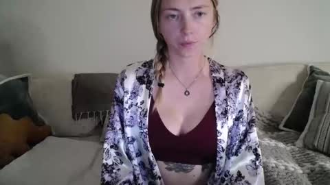 Snapshot of applemary702 chatting on December 5, 2025, 12:52 am Mary Seeds online show from December 5, 2025, 12:52 am