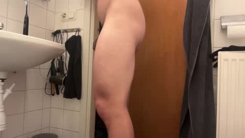 appletinii online show from March 28, 2026, 11:59 pm