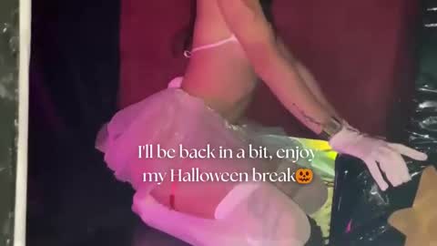 Snapshot of april_bennett chatting on October 8, 2025, 12:03 pm online show from October 8, 2025, 12:03 pm