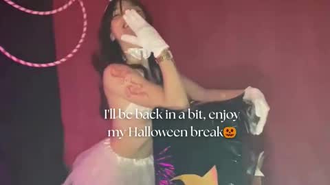 Snapshot of april_bennett chatting on October 13, 2025, 12:05 pm online show from October 13, 2025, 12:05 pm