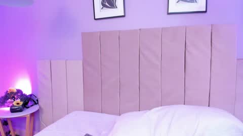 Snapshot of april_bowie chatting on February 28, 2025, 2:53 pm April online show from February 28, 2025, 2:53 pm