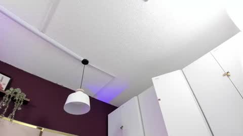 Snapshot of april_bowie chatting on November 6, 2025, 11:22 am April online show from November 6, 2025, 11:22 am