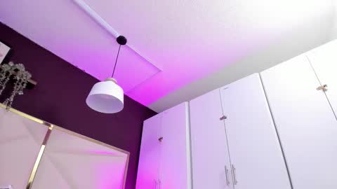 Snapshot of april_bowie chatting on November 10, 2025, 11:09 am April online show from November 10, 2025, 11:09 am